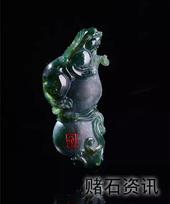 翡翠赌石：翡翠与玉雕结合，成就世间瑰宝