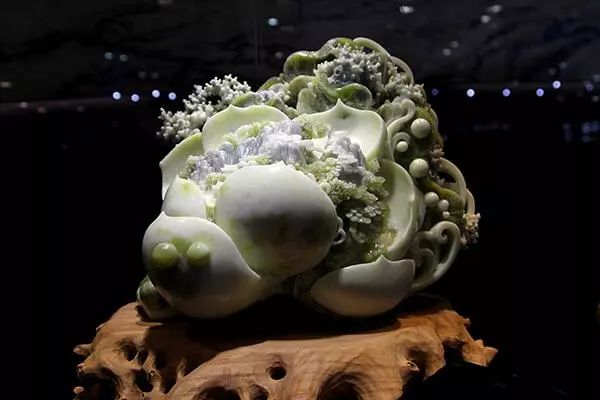 翡翠鉴赏：匠心不易，请多给玉雕师一些温柔