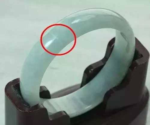 翡翠鉴赏：无瑕不成玉，这三种缺陷的翡翠可以放心买