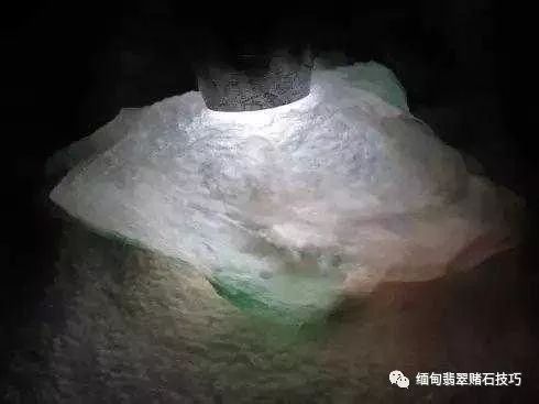 赌石扑朔迷离，彰显魅力！
