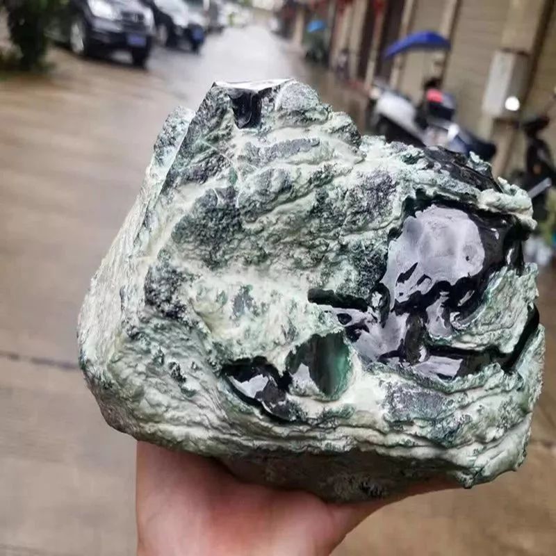 赌石–怎样辨别墨翠？