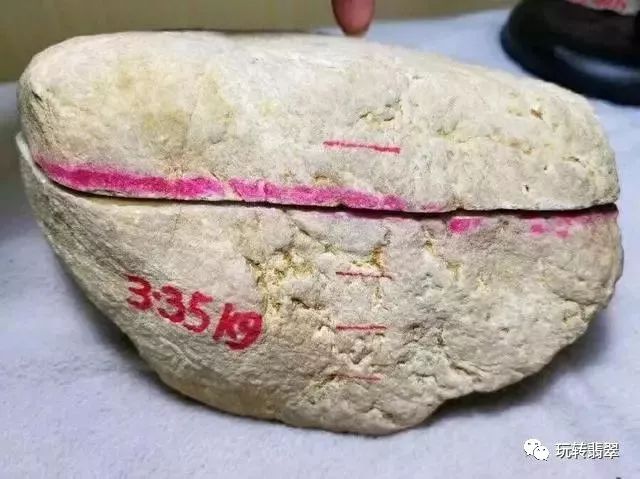 翡翠赌石的方法之擦石、磨石与切石