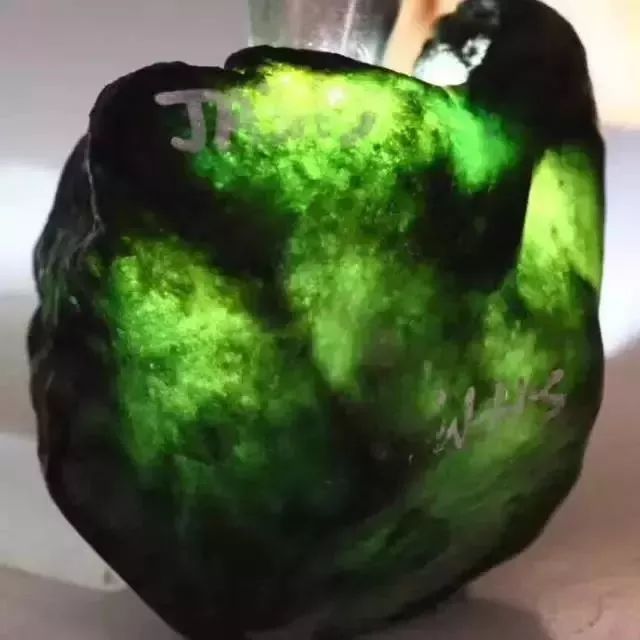 赌石的赢不仅凭运气