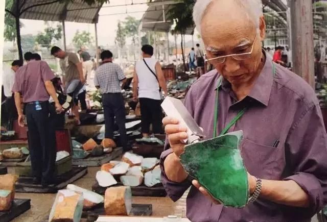 翡翠赌石王，一失手损失过亿，真是”马有失蹄”时