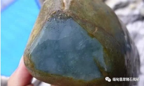 6000拿下的翡翠原石，拨开云雾见天明
