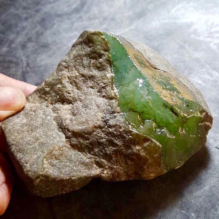 赌石技巧：判断翡翠愿石的依据